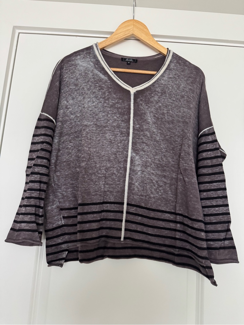 V-Neck Striped Hem Women's Sweater - Plum